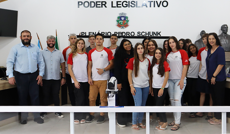 Alunos participam de bate-papo sobre carreira na Câmara de Marechal Floriano