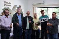 Câmara de Marechal Floriano recebe Deputado para diálogo sobre melhorias no Município 