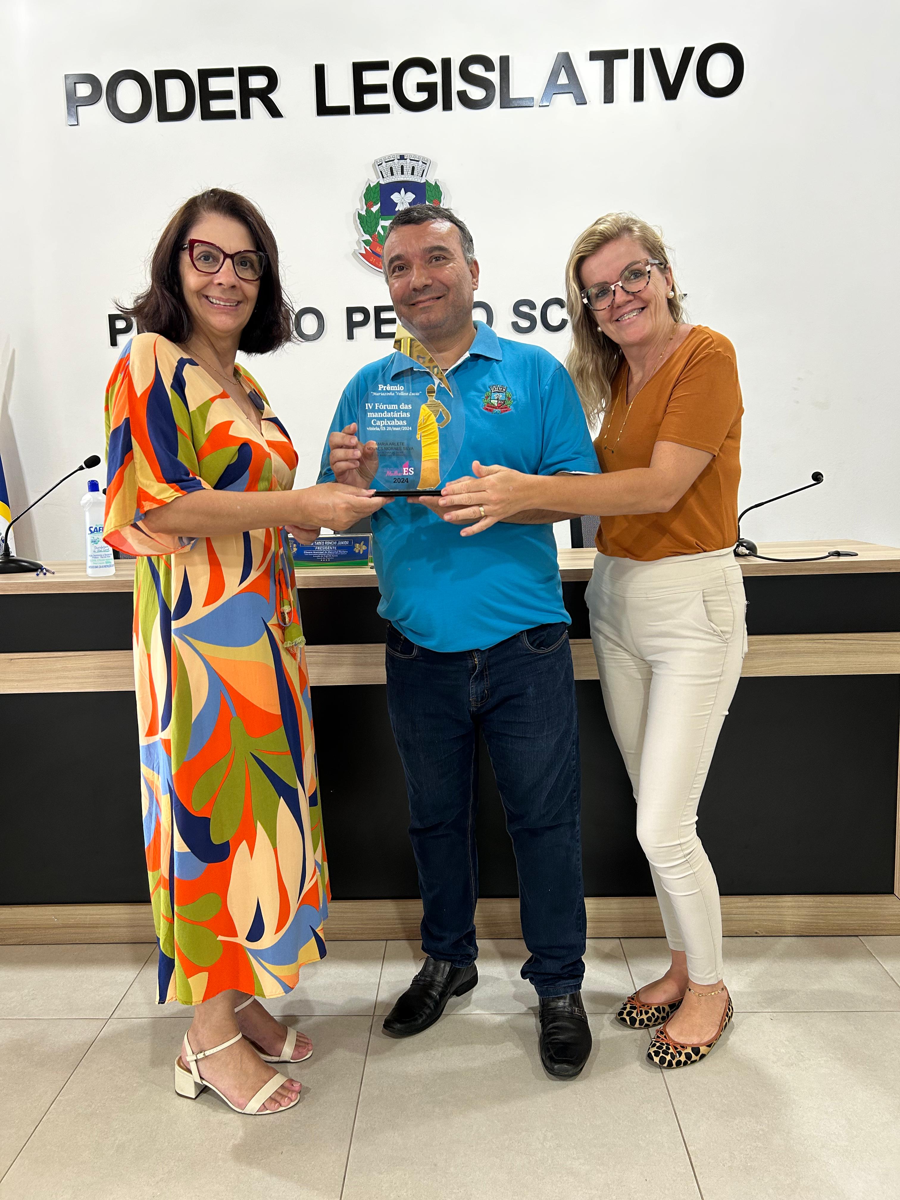  Câmara Municipal presta homenagem a servidores da Saúde