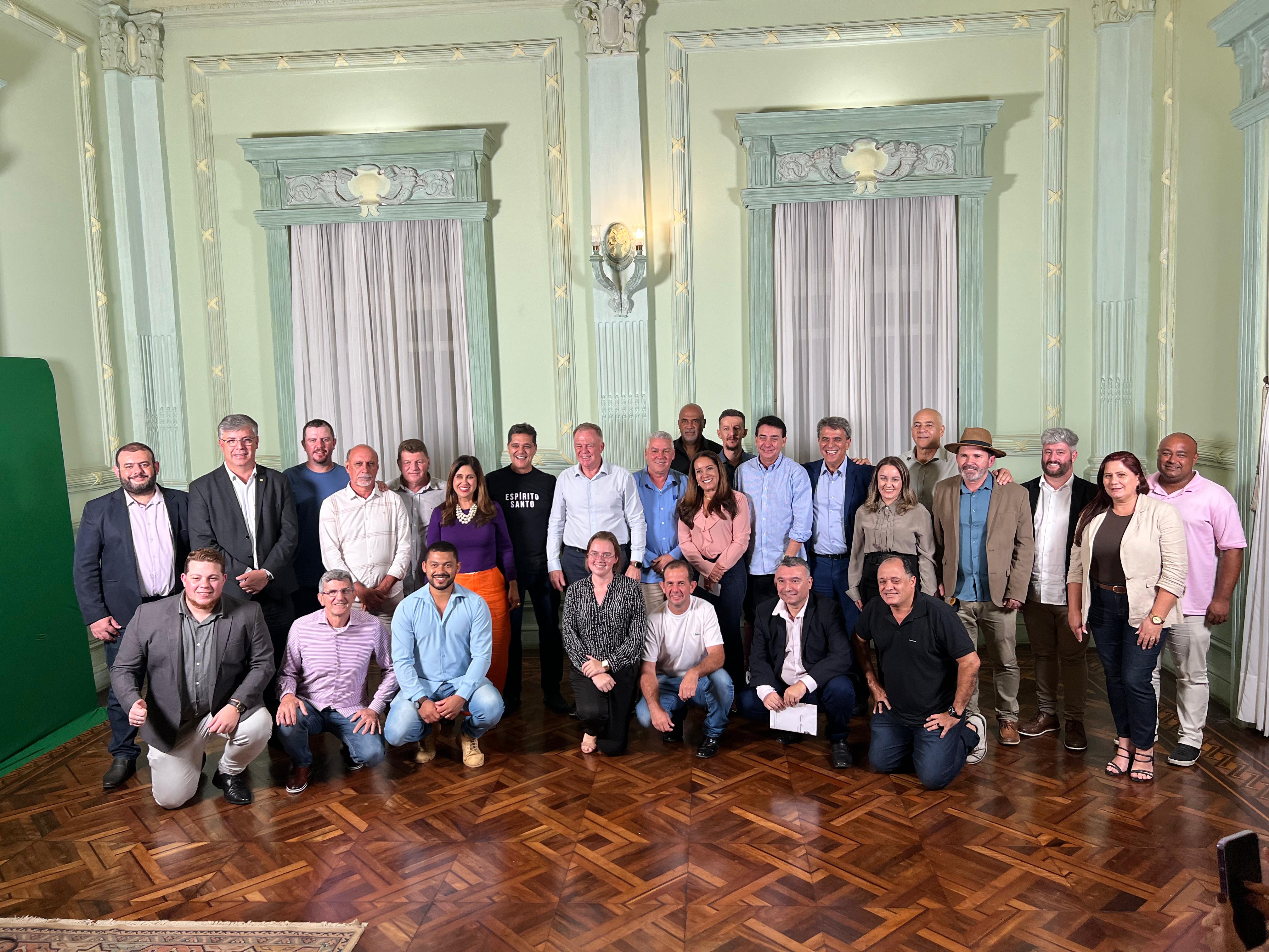 Autoridades de Marechal Floriano se reúnem com o governador Renato Casagrande no Palácio Anchieta