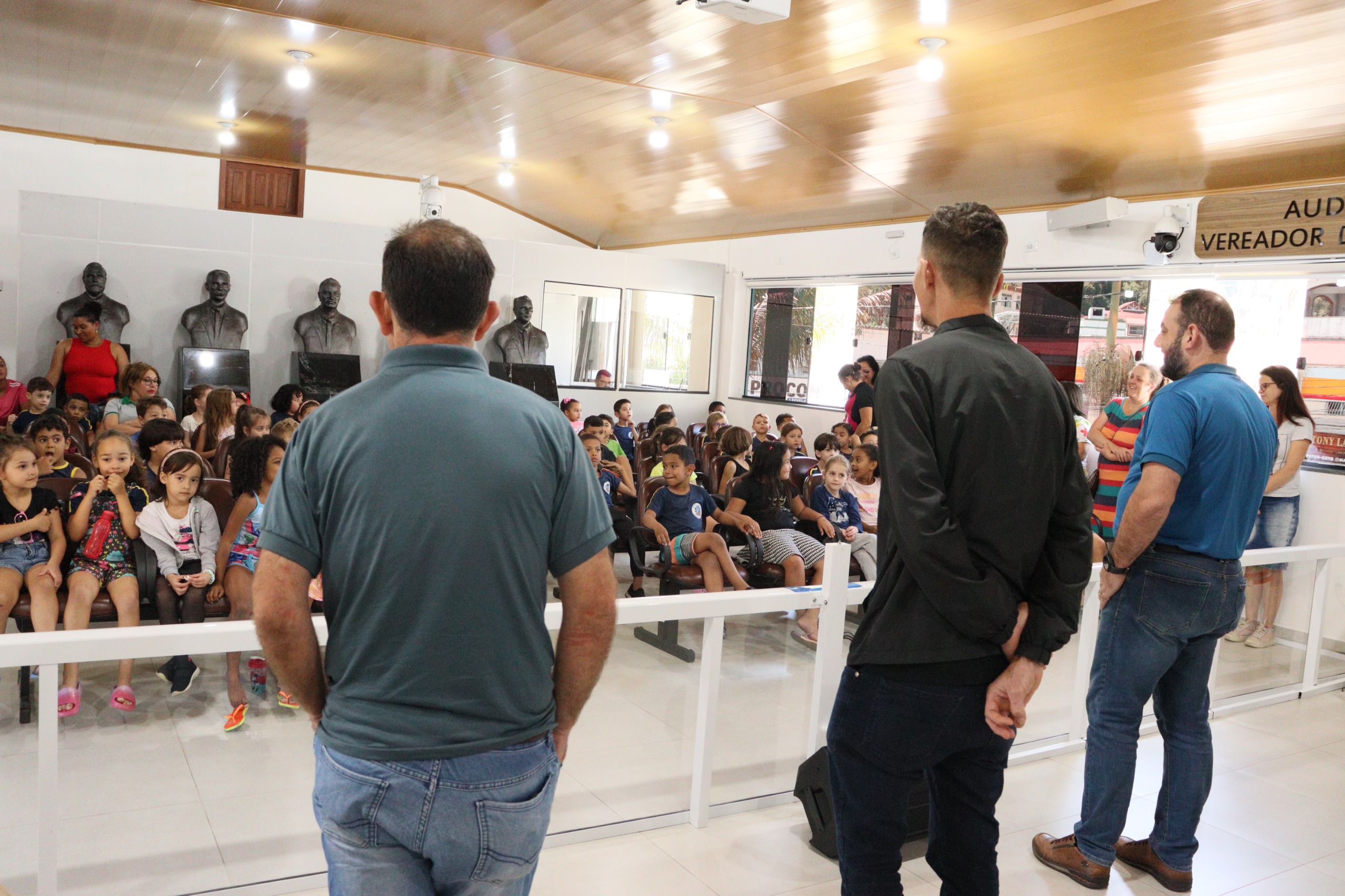 Estudantes do CMEI Vovó Fernandina visitam a Câmara Municipal de Marechal Floriano