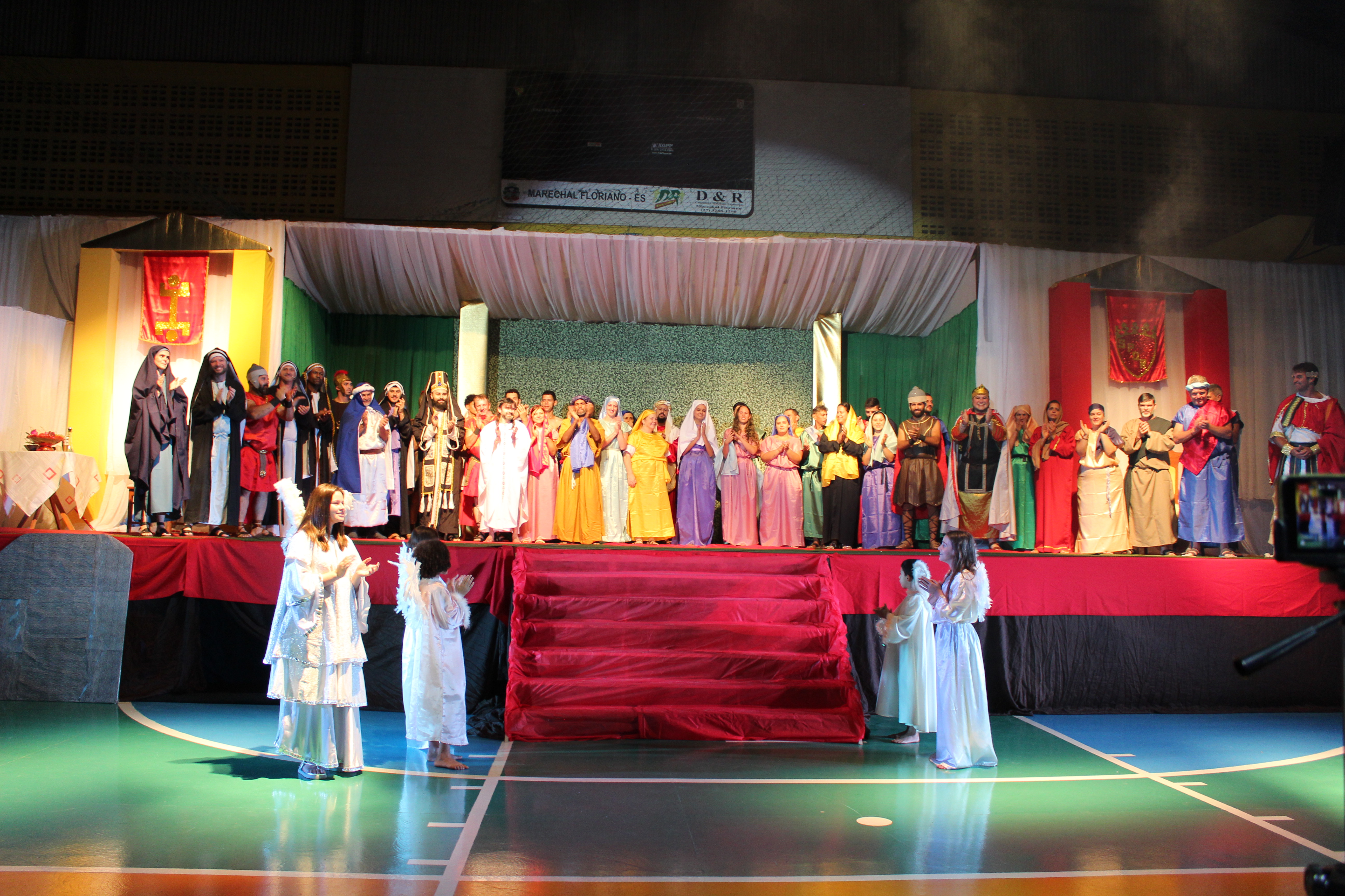 Encenação da Paixão de Cristo leva multidão a Marechal Floriano