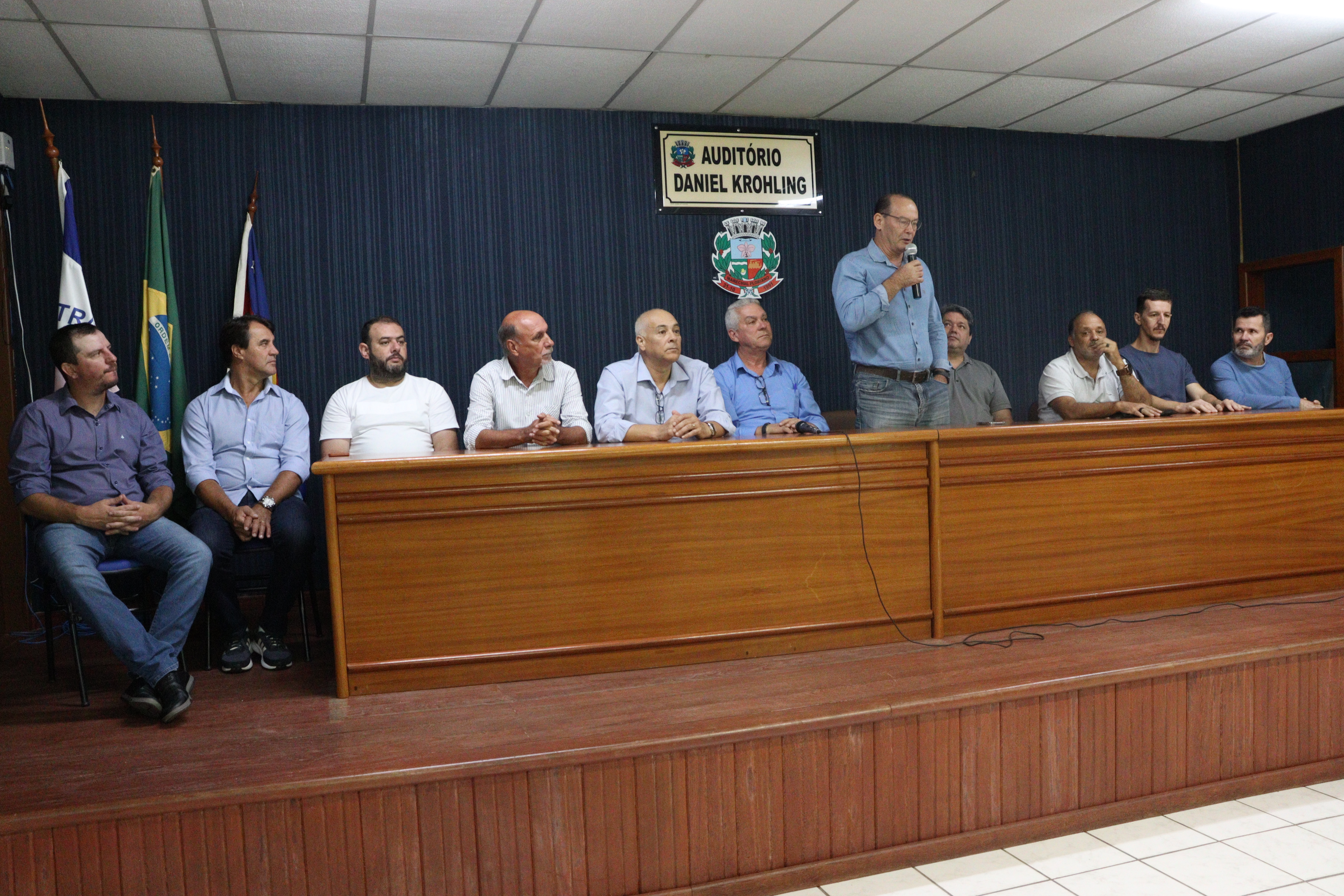 Vereadores acompanham entrega de novas barracas aos feirantes e Posse do Conselho de Desenvolvimento Rural 