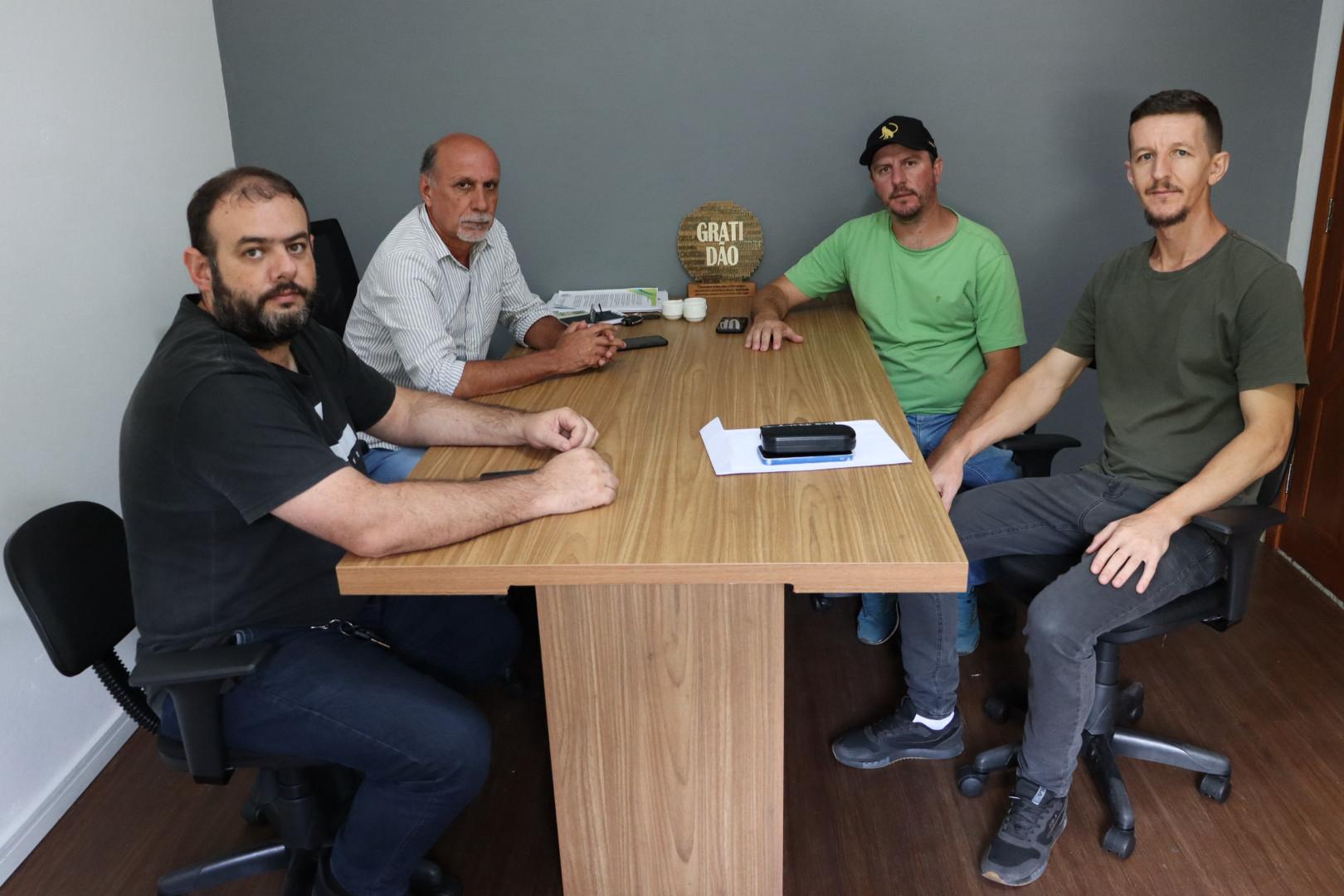 Vereadores se reúnem com Secretário de Agricultura para discutir nova gestão