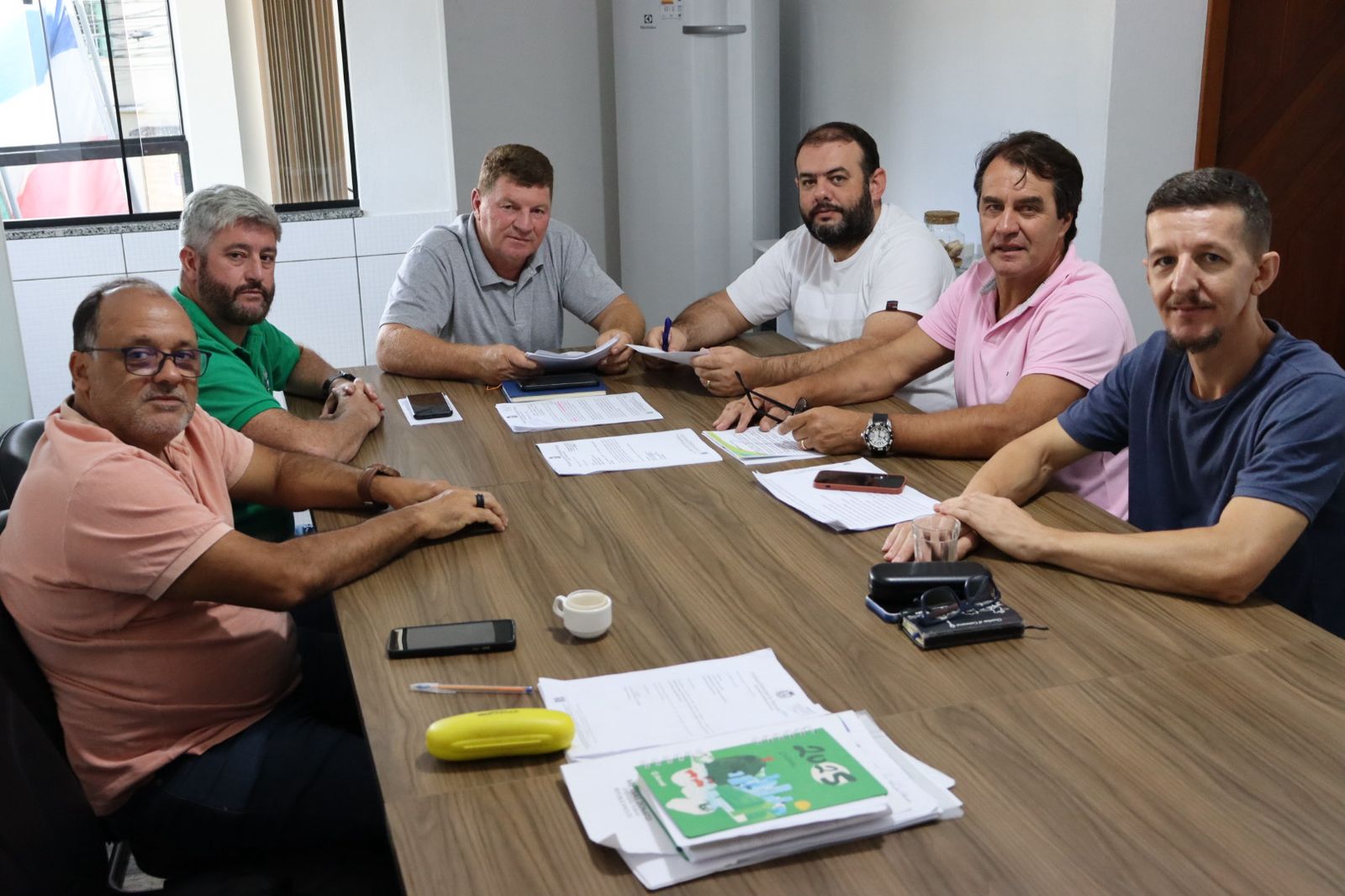Vereadores se Reúnem para Debater Projetos Importantes para o Município